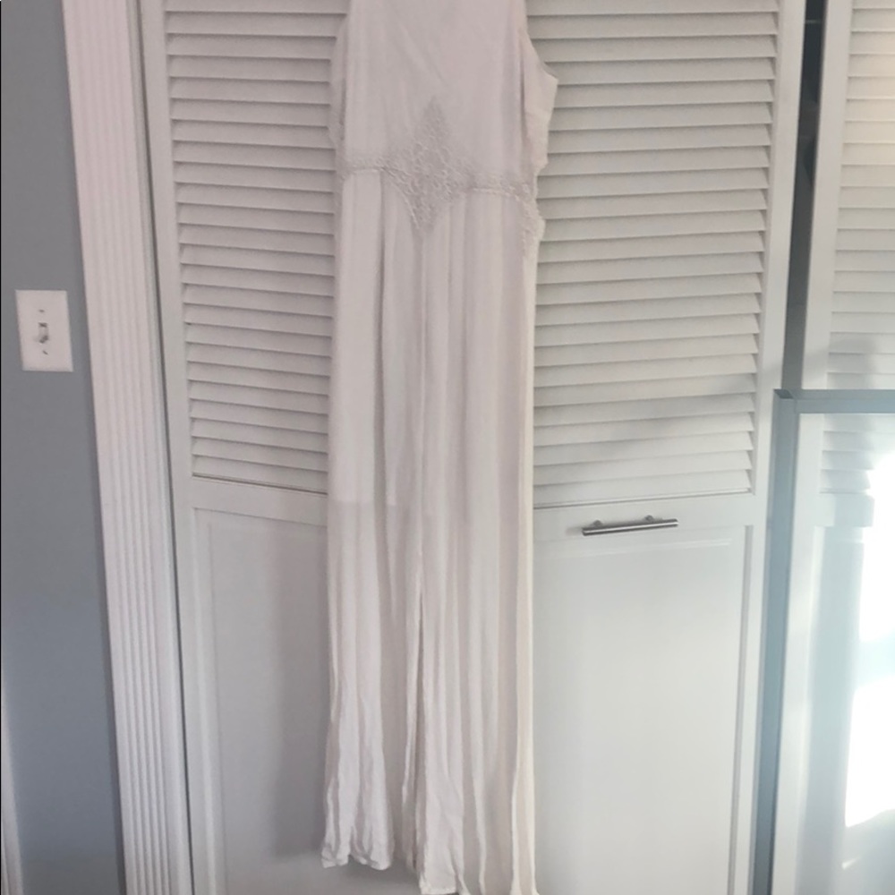 White Maxi dress -Xhilararion